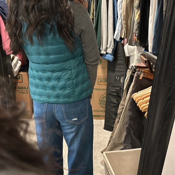 Woman’s Northface Vest - Picture 4 of 4